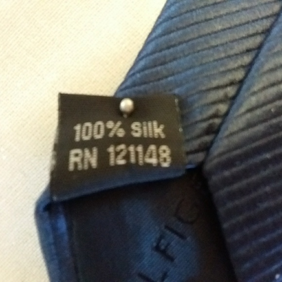 Tommy Hilfiger Men's 100% Silk Classic Tie - Picture 6 of 6